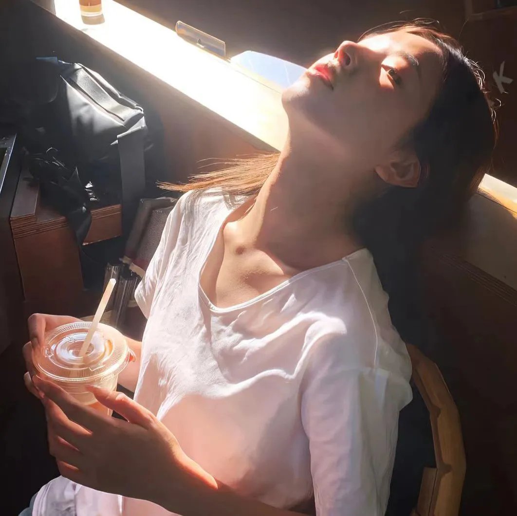 那女孩真帅